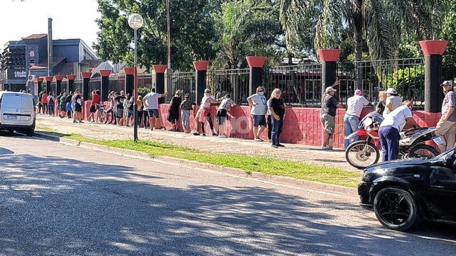 Los hinchas y socios de Colón tendrán desde este martes a disposición los abonos para la Copa Libertadores.