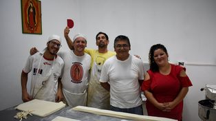 Propuesta. Elaboran panificados y sumarán roscas de Pascua.
