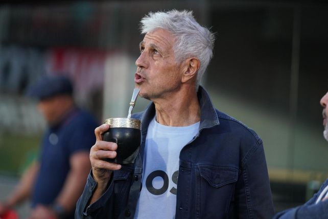 Ricardo Giusti, mate en mano en el Parque.