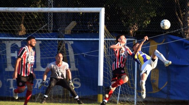 Sin goles. Centenario no la embocó en su cancha. Ahora jugarán en la de Independiente.