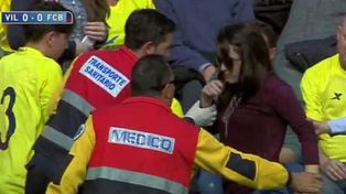 Messi le quebró la mano a una mujer en la cancha