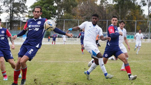 El capitán charrúa Paulo Killer y el colombiano Quito Orejuela
