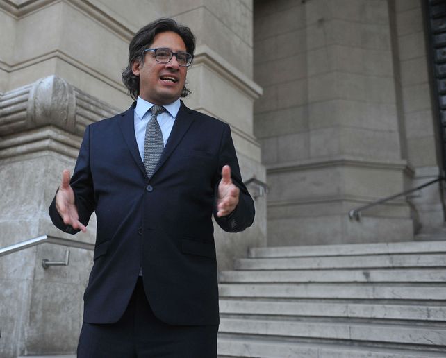 Funcionario. El ministro macrista en escalinatas de los Tribunales.