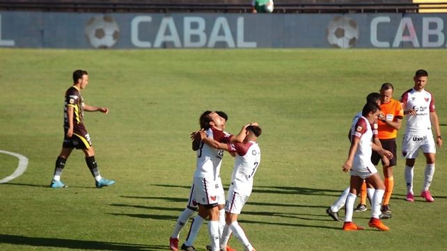 Con gol de Christian Bernardi Colón le gana a Defensa y Justicia por 1-0.