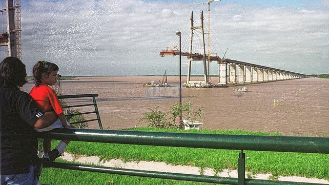 Testigos. Testimonios de vecinos servirán para recordar los 20 años del puente que lleva el nombre de Nuestra Señora del Rosario.