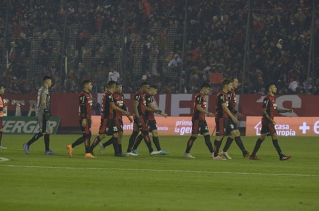 Un flojo Newells no pudo pasar del cero e igualó ante Colón en el Coloso