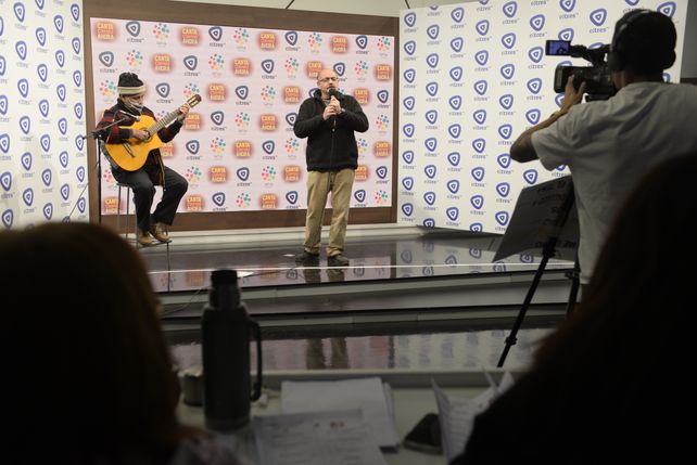 Cientos de rosarinos se sumaron a la propuesta de estar con Tinelli