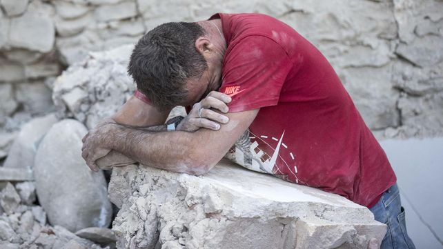Ascienden a 120 los muertos por el devastador terremoto en el centro de Italia