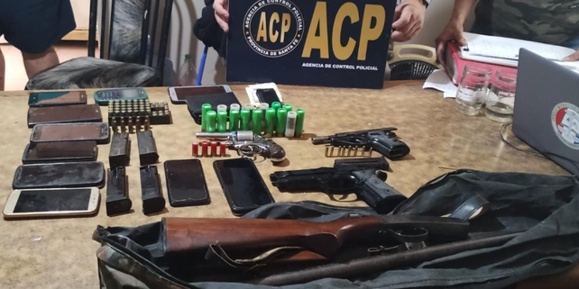 Las armas que estaban en la casa del titular de la Subcomisaría 21ª y que