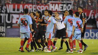 En el Apertura 2009, en un recordado partido faltando tres fechas, con un polémico arbitraje de Pablo Lunati, la lepra cayó 2 a 1 y perdió chances de ser campeón con Sensini.