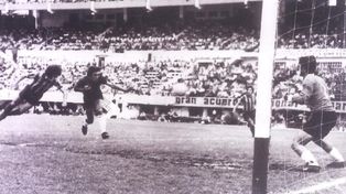 Donde se inició todo. La palomita eterna de Aldo Pedro Poy, en la semifinal del Nacional 71 que ganaría Central. El prólogo al primer título canalla, que conquistaría luego frente a San Lorenzo.
