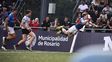 Gino Dicapua, de palomita, llegó al try para poner el marcador 22-14 en un momento clave del partido para Capibaras. Gino Dicapua, de palomita, llegó al try para poner el marcador 22-14 en un momento clave del partido para Capibaras.