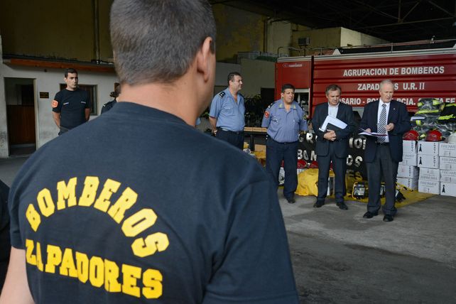 Se adjudicó la compra de 250 trajes para bomberos zapadores de la Policía