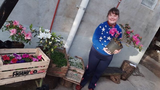 Cultivar la solidaridad: Adriana recibió apoyo para su vivero y está feliz