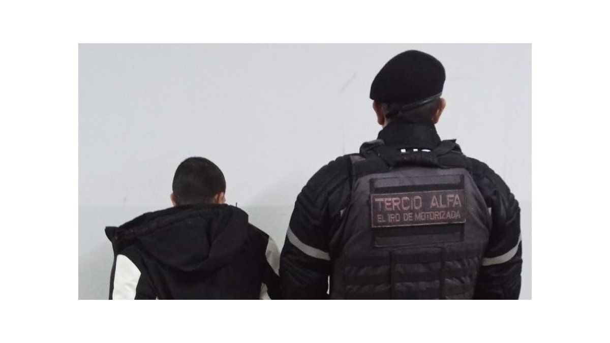 Dos jóvenes detenidos por usurpar una vivienda y exigirle a su dueña 3 millones de pesos