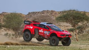 Orlando Terranova, el argentino que más Dakar disputó, entró al top five en la primera etapa.
