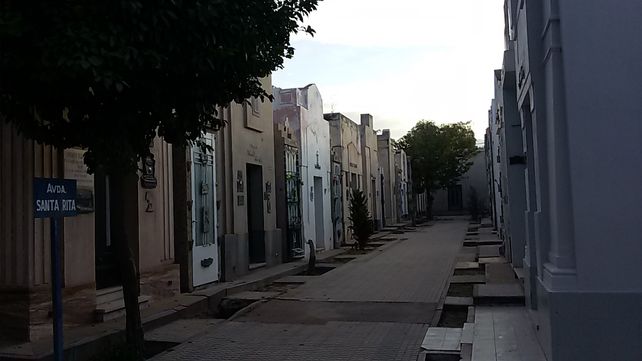 Misterio en un cementerio: denunció que una mujer entró fuera de hora y luego desapareció Misterio en un cementerio: denunció que una mujer entró fuera de hora y luego desapareció