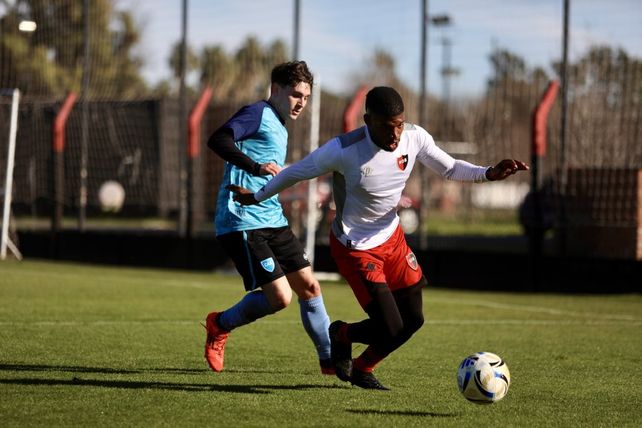 Jherson Mosquera no puede entrenar con el plantel de Newell's por una infección.