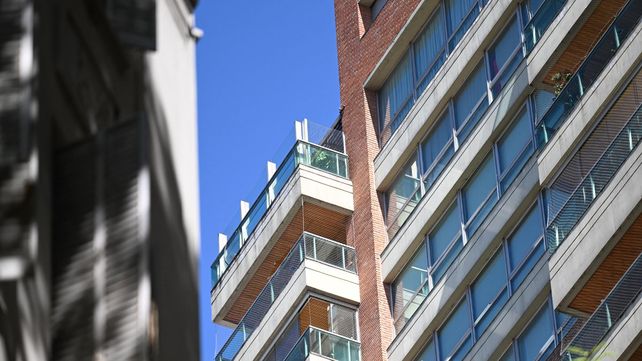 Expareja de Ricardo Fort murió al caer de un piso 21