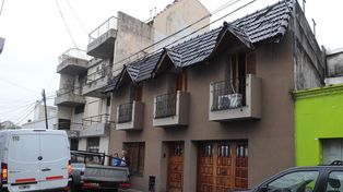 Lo rociaron con alcohol y amenazaron con quemarlo en una violenta entradera
