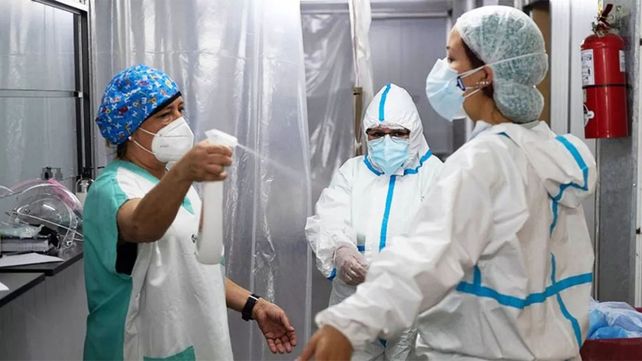 Nuevo récord: por covid hubo 139.853 casos y 96 muertes en el país