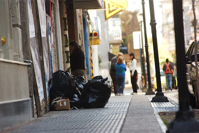 La protesta de los municipales paraliza este miércoles los trámites