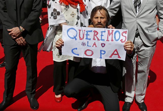 Viggo Mortensen llevó su locura por San Lorenzo a la alfombra roja de Cannes