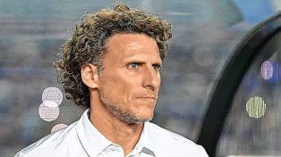 Diego Forlán debutó como DT de Uruguay.