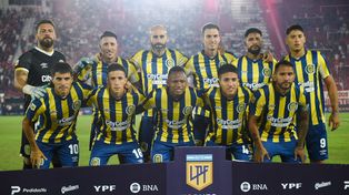 La foto del inicio. Los once que estuvieron desde el primer minuto en cancha de Huracán.