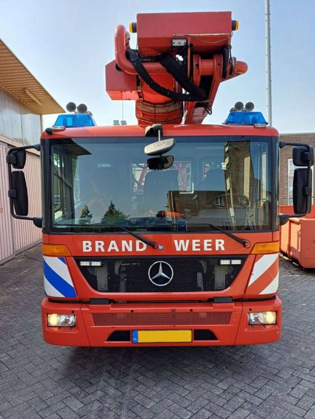 Los Bomberos Voluntarios de Rosario necesitan 120 millones de pesos para adquirir un hidroelevador