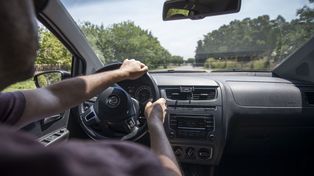 Viajar seguro en verano: vacunas, botiquín y cuidados que recomienda Salud