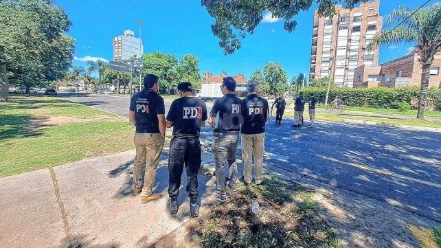 Peritajes en el lugar donde ocurrió el accidente fatal sobre la Costanera santafesina.