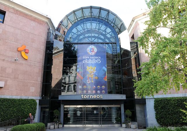 La AFIP amplió la denuncia que vincula a los buitres con Direct TV y Torneos