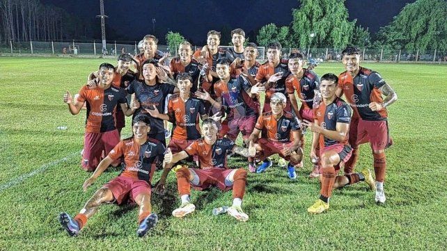 Colón de Santa Fe superó a El Quillá y clasificó a semifinales del Clausura.