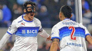 Universidad Católica venció a Barcelona (E), es líder y complicó a Boca