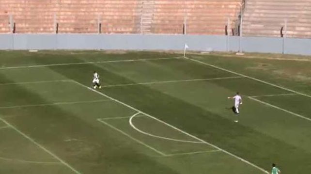 Una cancha con cuatro áreas en la B Nacional