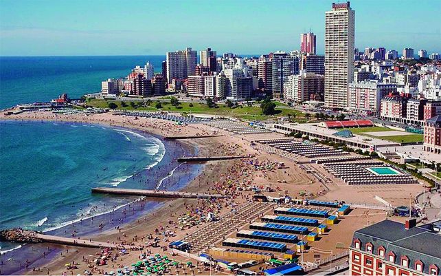 Mar del Plata tracciona turistas como la principal ciudad de la costa para veranear.
