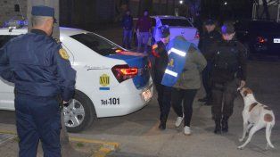 Una mujer fue detenida acusada de instigar saqueos.
