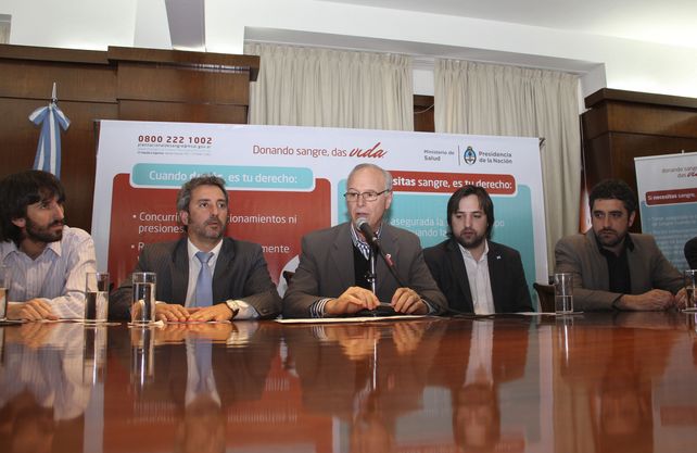 Nuevo protocolo. Momento de la conferencia de prensa encabezada por el ministro Daniel Gollán.
