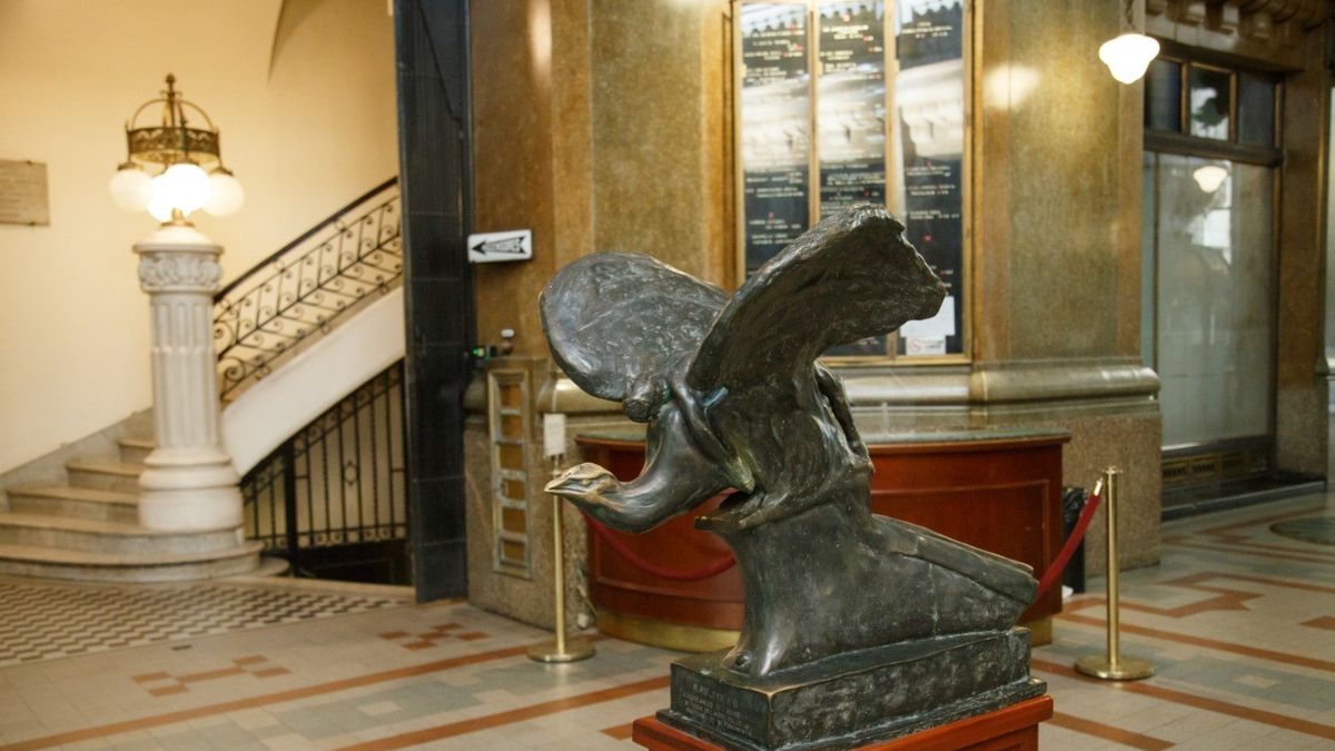 Caba: El Palacio Barolo recuperó una escultura desaparecida hace más de 100  años