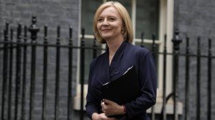 La primera ministra de Gran Bretaña, Liz Truss, anunció su renuncia al cargo, tras la caótica reunión parlamentaria del pasado miércoles.&nbsp;
