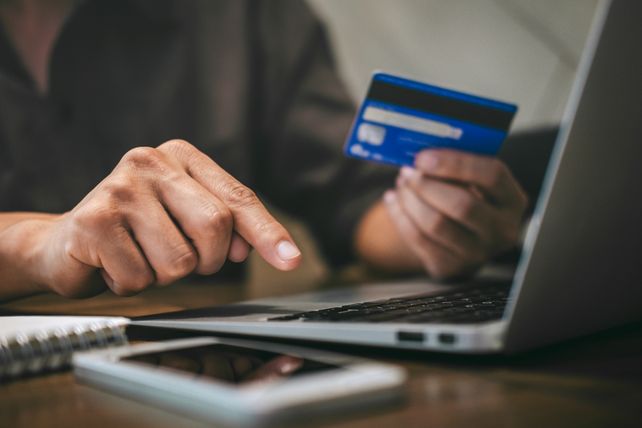 Delincuentes ofrecen en Marketplace desde autos