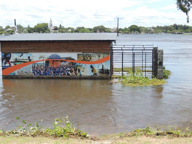 Bajo agua. Un parador de la costa santafesina ya no funciona. Más al norte