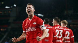 El líder PSV de Walter Benítez estiró la diferencia con otro triunfo