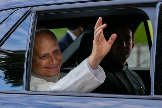 Papa León XIV. Canceló su viaje a Asís por recomendación médica tras una cirugía reciente.