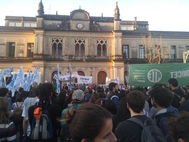 “Que la universidad abra sus puertas al pueblo, o el pueblo las derrumbará”