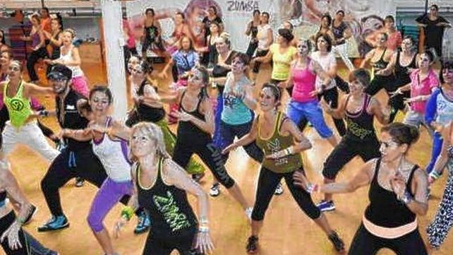 Tarde de Zumba para colaborar con la Asociación Integral del Cáncer de Entre Ríos