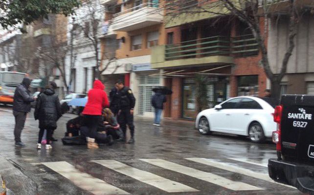 Sigue en estado grave y reservado la mujer que fue atropellada por un micro en Lagos y Rioja