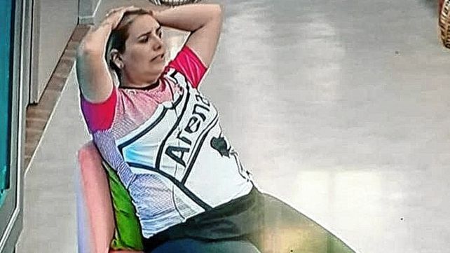 Con la camiseta de Arenas FC en su 1° día en Gran Hermano