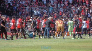 En su primer partido como DT de Colón, Israel Damonte puso en cancha un equipo que tiene un promedio de edad de 31 años.